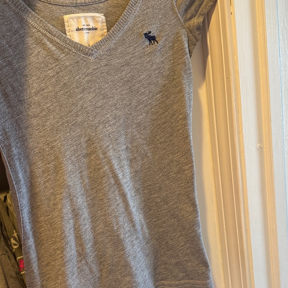 Abercrombie Gray V-Neck Bella swan layering
